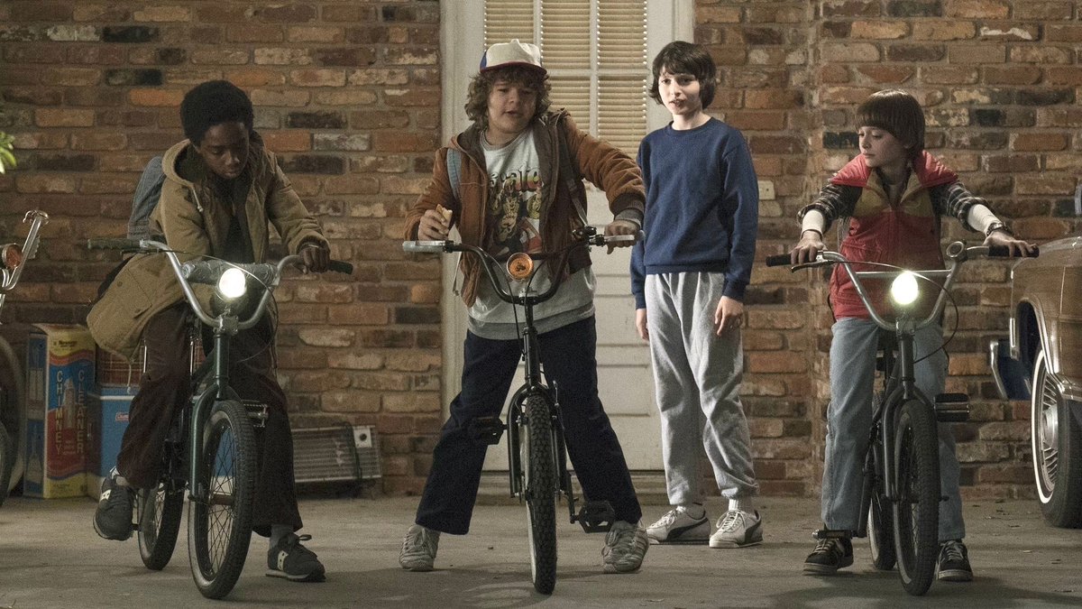 StrangerNews11's tweet image. POV: it’s 2016