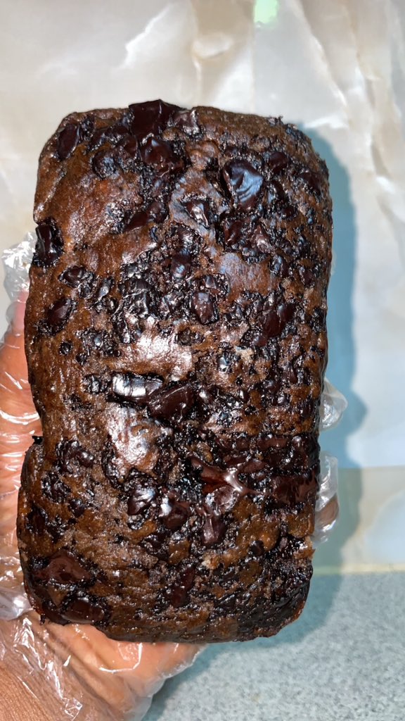 UnniPrecious's tweet photo. Happy Sunday everyone 
I sell freshly baked yummy, moist banana bread and Zobo at affordable prices 
And you can check out my page @prechisignature on TikTok https://t.co/74AlAyWGKI