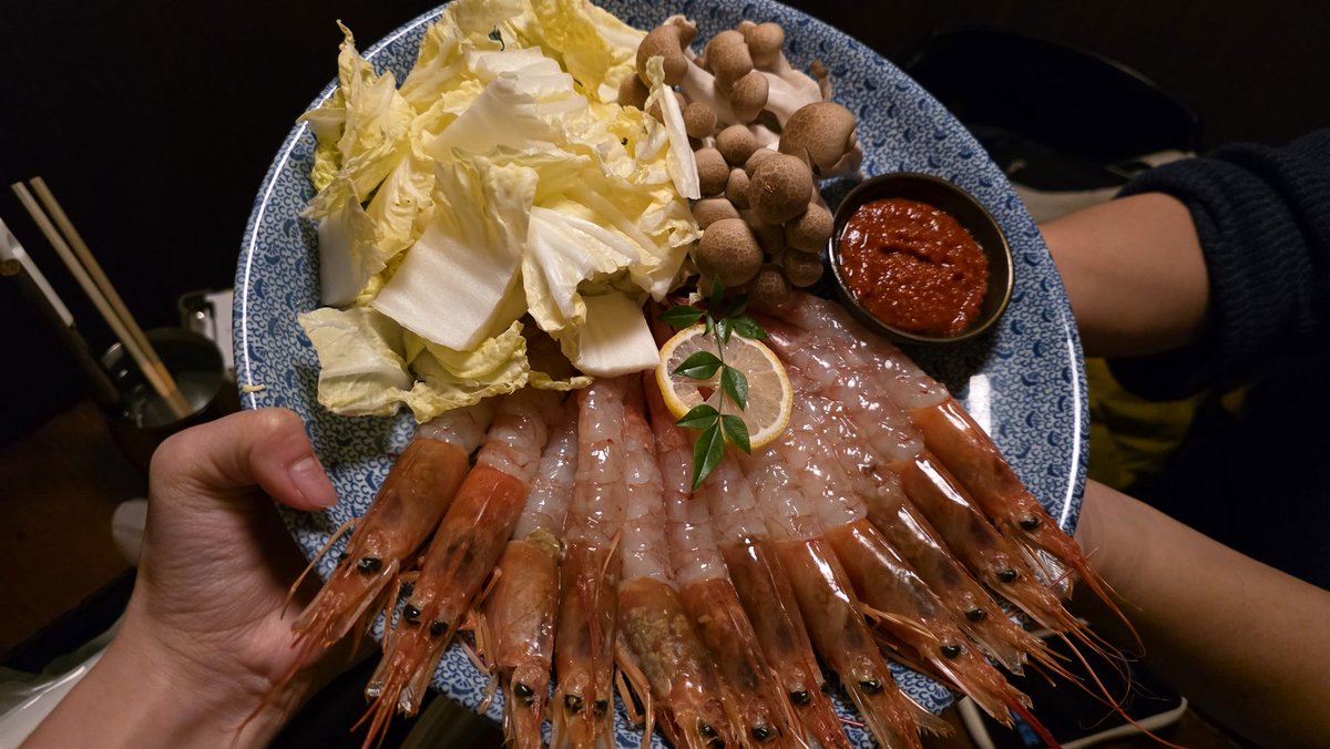 WtAzalea's tweet photo. りんどうさんとエンカウントしたのでうまい海鮮を食わせるなどしてる https://t.co/D2Zg4bbH2i