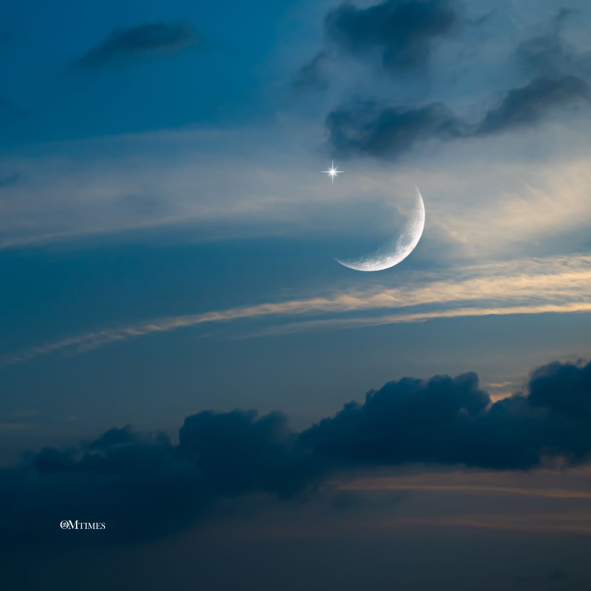 OmTimes's tweet image. This New Moon growth reflects NOW, not the past. Expect wild detours &amp;amp; genius insights thanks to Uranus! 🌀 Plant a carrot, get a zinnia. Stay flexible. Your goals are evolving in real-time. Embrace the unexpected shift! ⚡ #Astrology #MoonMagic tinyurl.com/2y52ujdt