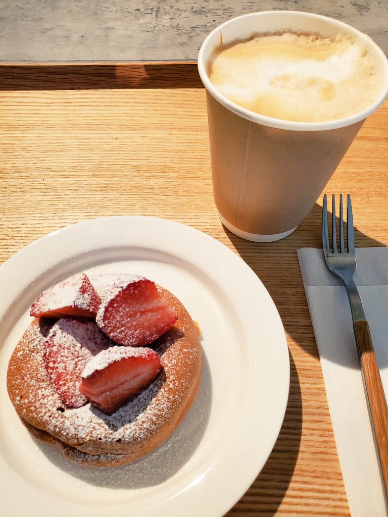 Suitoukenne111's tweet photo. 鳥飼のカフェナイン9️⃣✨
グルテンフリーのドーナツやあまおう🍓がいただけます😆💕
素材にこだわった最高なお店
#CAFENINE https://t.co/FnGCws4HEt