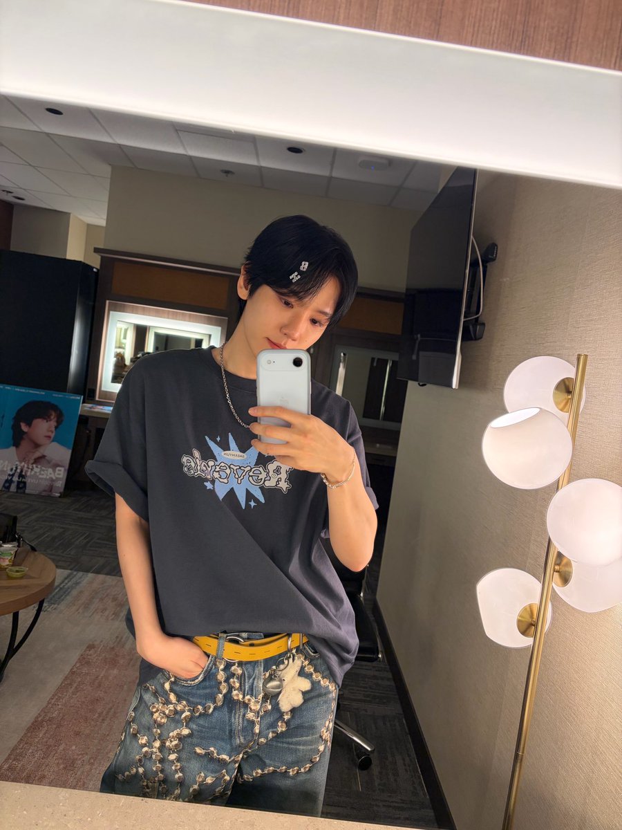 fourbaekpearl's tweet image. Baekhyun bubble update! 
#큥이버블 #백현버블 

🐶: (sent a photo)

🐶: Black hair appearance!!!--