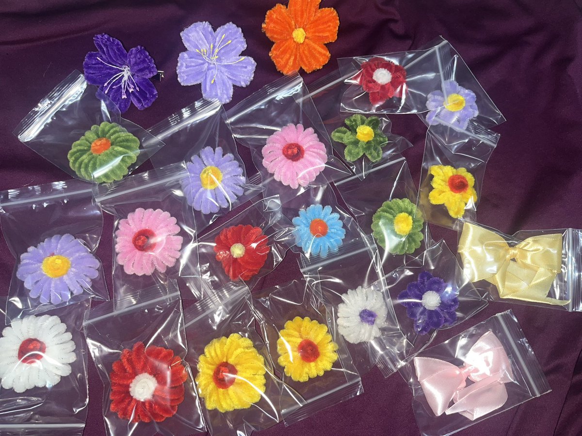 vaecsb's tweet image. hii i nk open order for this flower clip/pins and i'll give it to you time dday txtinkl nanti or i can ship it to you too if you wont be going to the con😆 this is my mom's business bcs she loves making these kind of flowers (support mak saya ges)