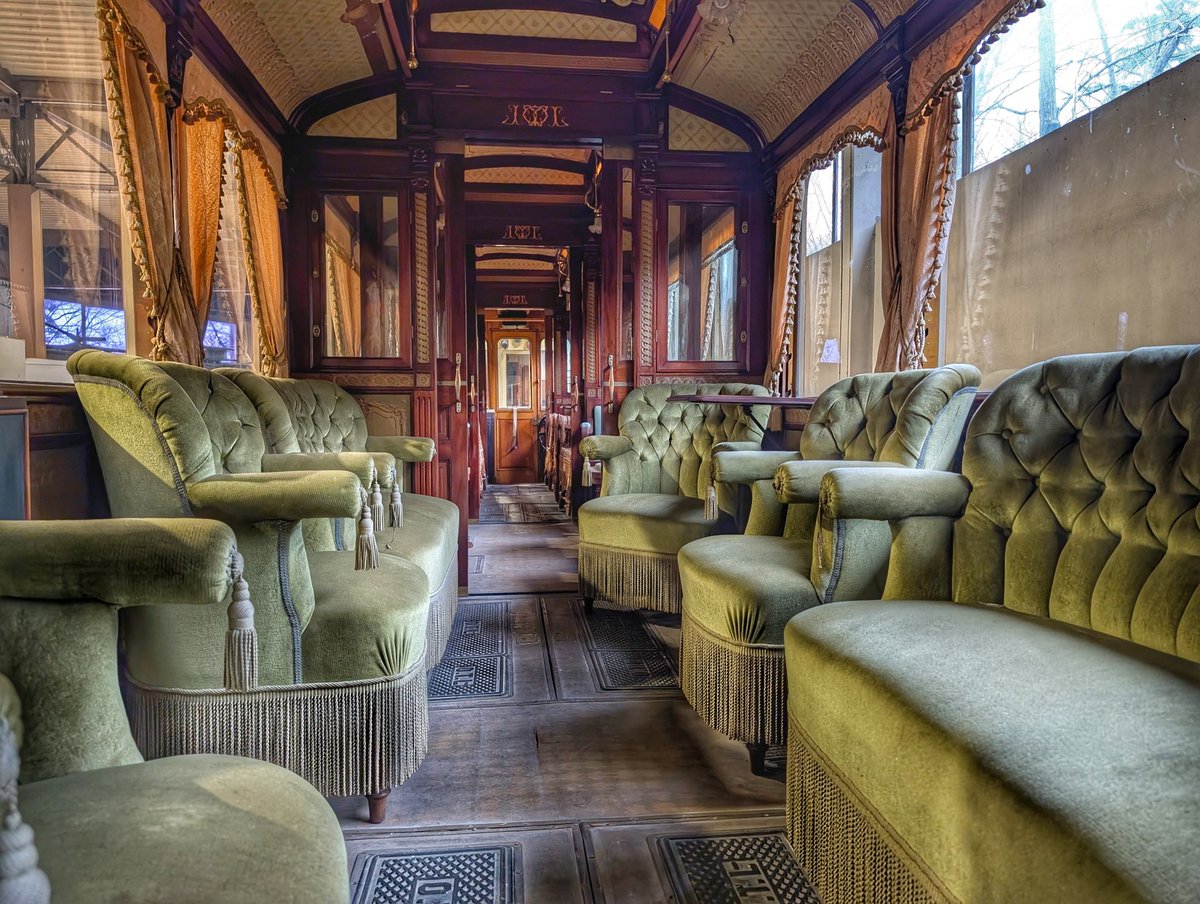 BMazerolles's tweet image. L'ancien funiculaire de Fourvière et d'anciens tramways lyonnais au musée de l'automobile Henri Malartre à Rochetaillée-sur-Saône.