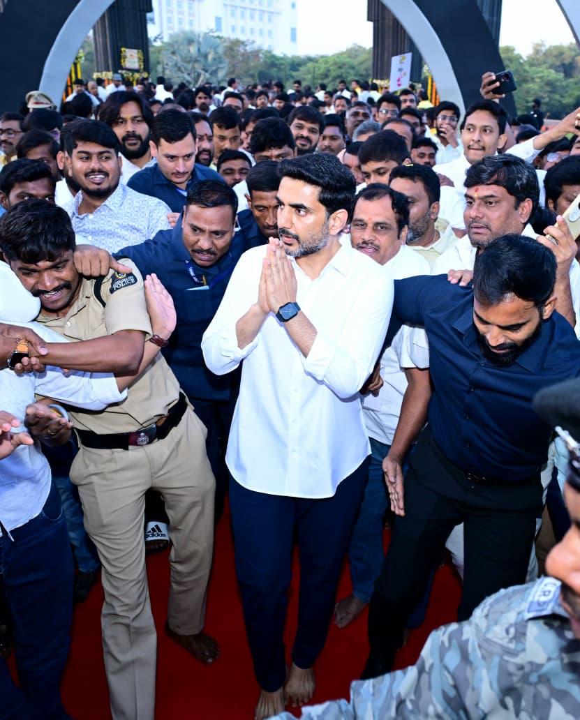 ఎన్టీఆర్ వర్ధంతి సందర్భంగా లోని ఎన్టీఆర్ ఘాట్ లో నివాళులు అర్పించిన మంత్రి నారా లోకేష్ గారు.