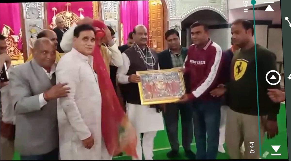 लोकसभा अध्यक्ष <a href="/ombirlakota/">Om Birla</a> जी  के सवाई माधोपुर आगमन पर त्रिनेत्र गणेश जी महाराज का चित्र  भेटकर स्वागत अभिनंदन किया