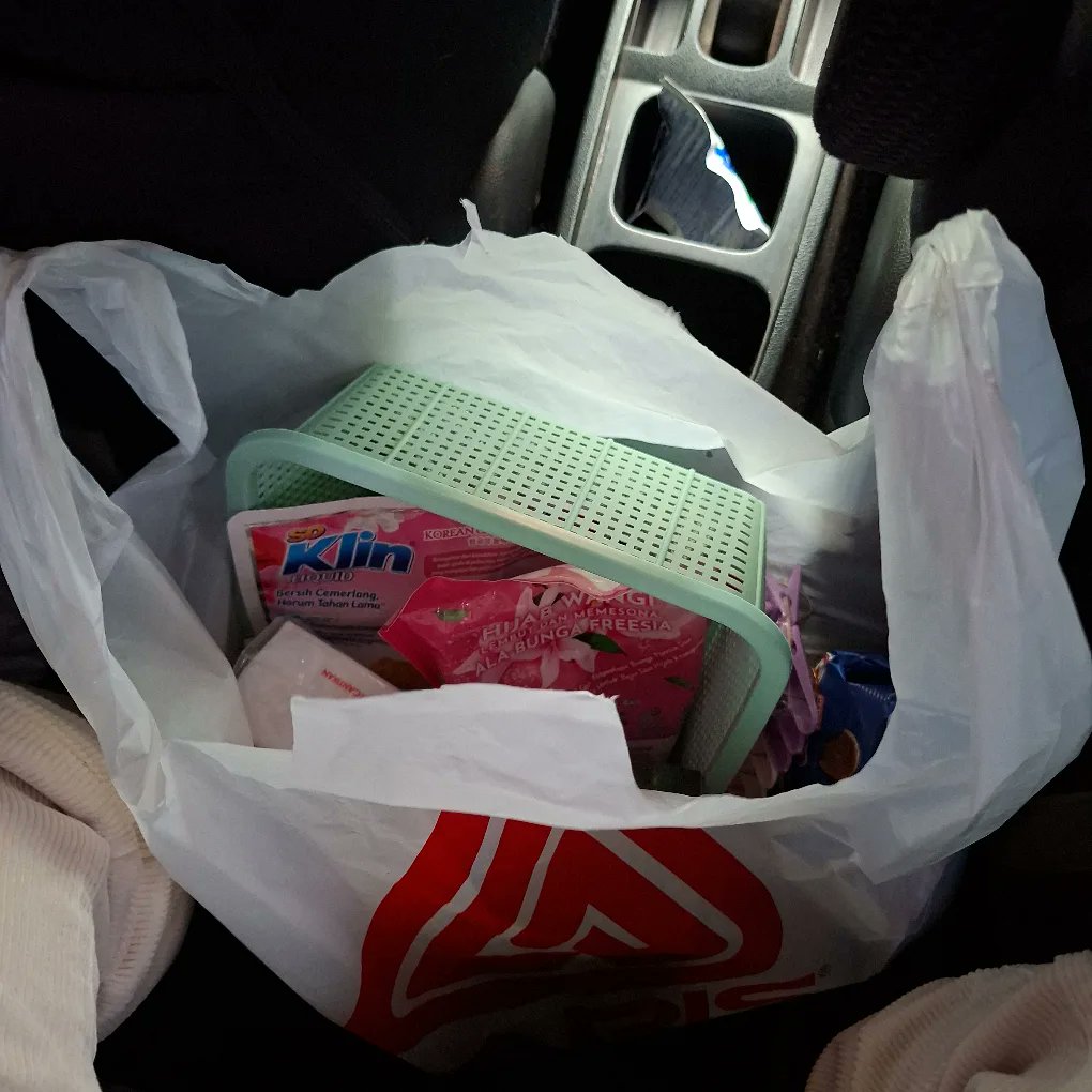 httpslalak's tweet image. izin liburan 🙏🏻