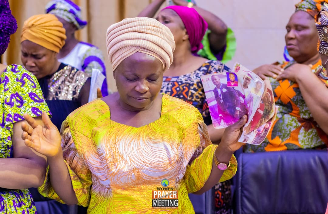 mmppmintl's tweet photo. Lord, you are our shield , we give all of our adoration &amp; worship.

#ProphetessAbimbola
#mmppmintl
#WomenPrayerMeeting🙏🙏🙏
#WomenPrayerMeeting🙌🙌🙌
#womenprayermeeting🔥🔥🔥🙏🙏🙏 https://t.co/PIr8rhqKKK