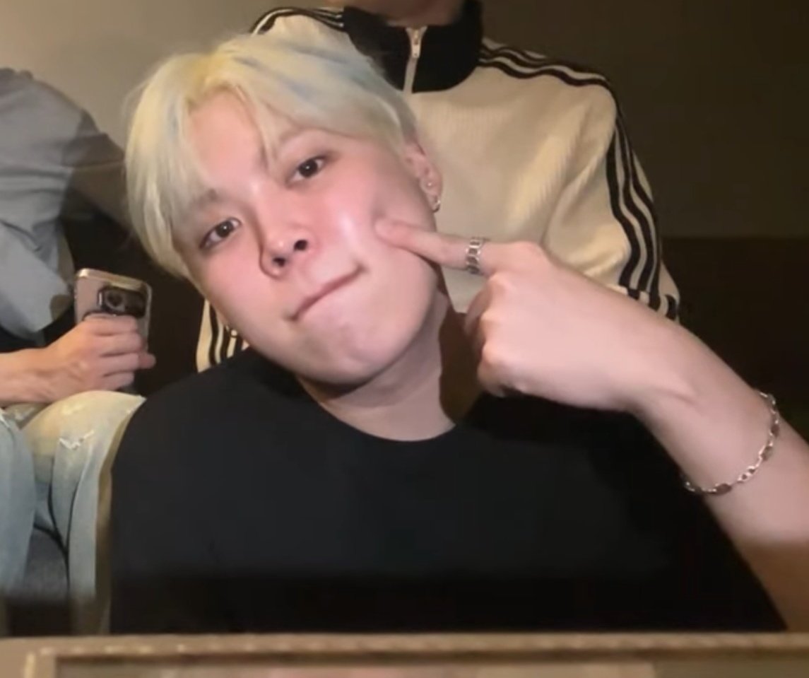 stanforVRVR's tweet image. 😏👈🏻