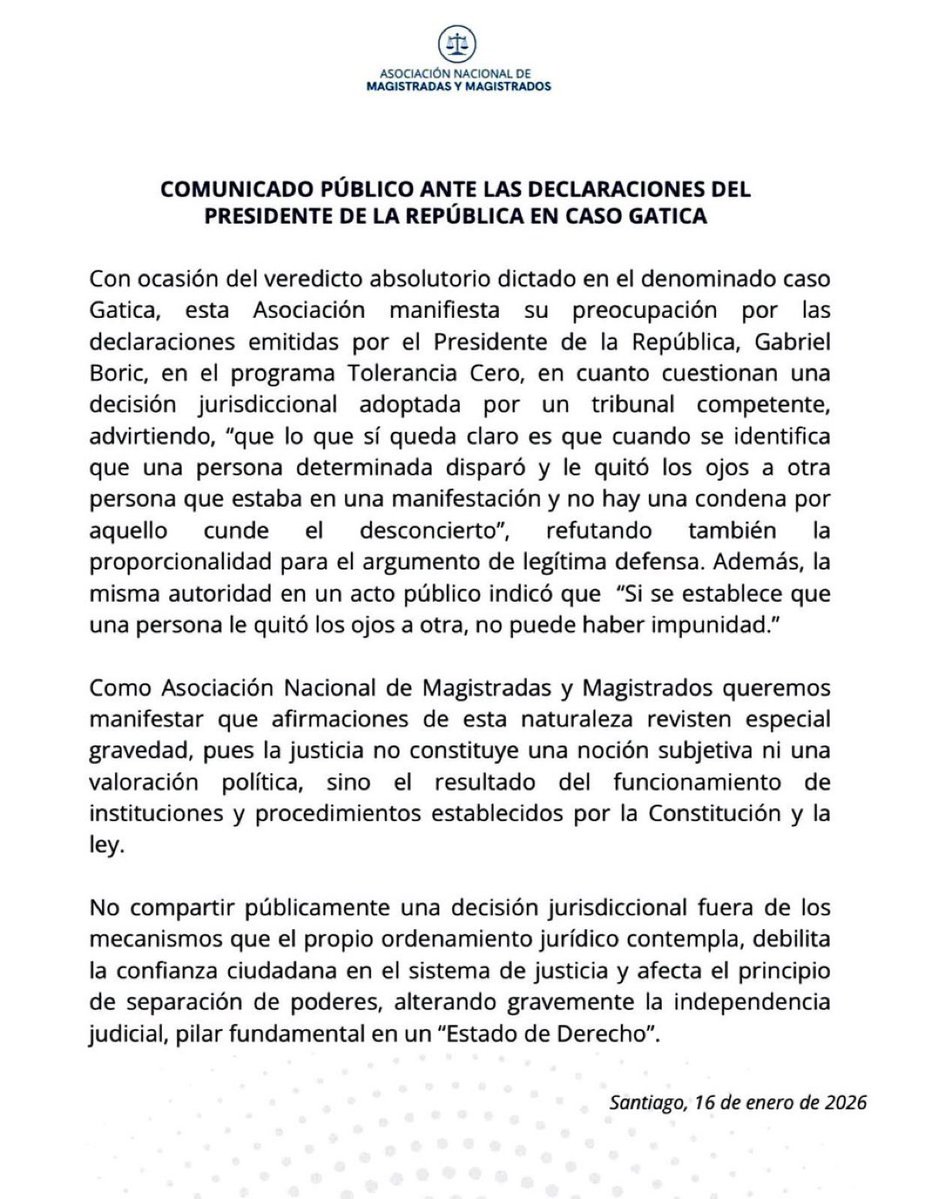 lobofacho's tweet image. El Poder Judicial  agarró a Boric lo metió en un pan y se hizo un chacarero.   Literal.  Que tengan que salir a retar a este inepto es una vergüenza.