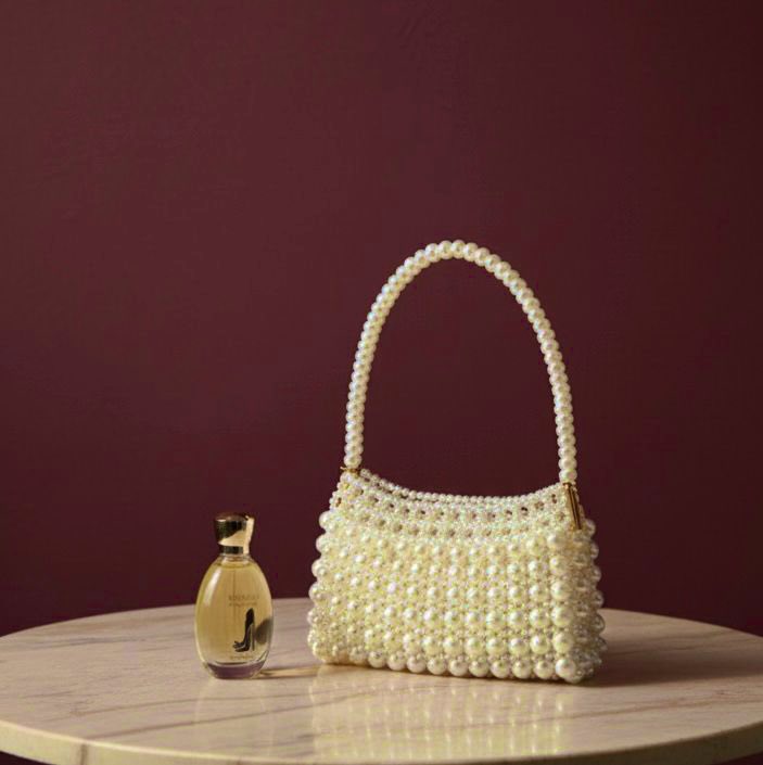 شنطة لؤلؤ 🥹
متوفر في متجر كريستال 📍
.
.