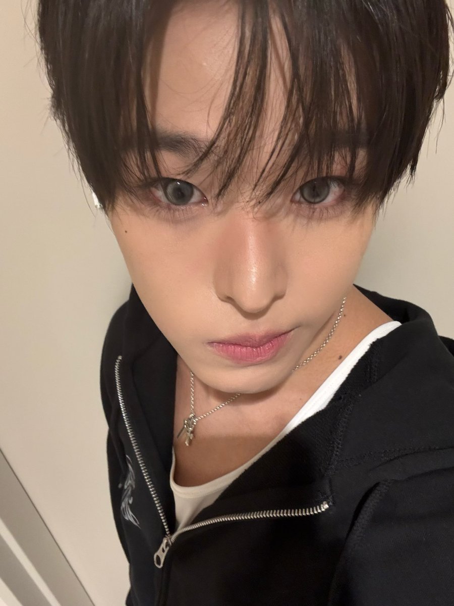 이제야 좀 fukui top같네
공감능력이 좋아서   바텀들의 마음을  너무 잘 알은 나머지  직접 바텀이 되어보기도하는  ㄹㅈㄷ 탑