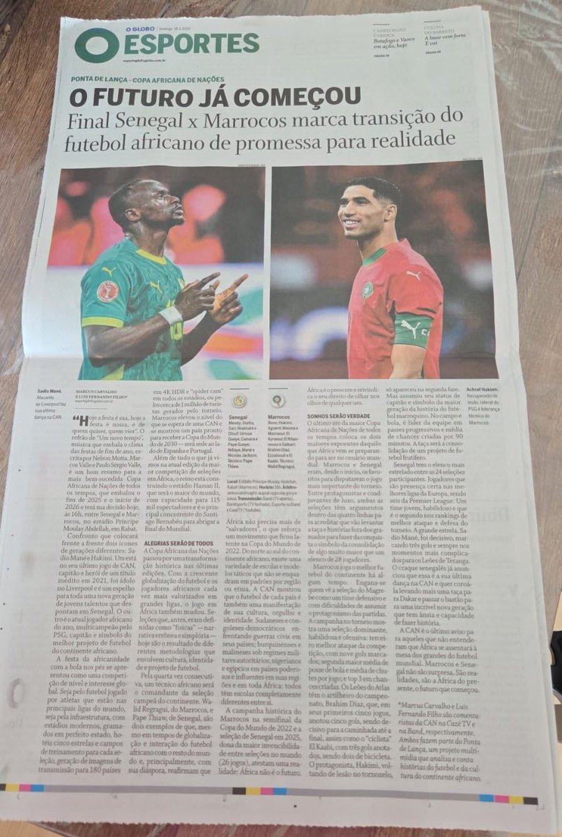 colocamos o futebol africano na capa de Esportes do Jornal O Globo, no domingo.

isso aqui é um marco histórico para a imprensa brasileira.

Copa Africana de Nações, Senegal x Marrocos.

um artigo escrito por dois homens negros no Impresso com maior circulação do Brasil.

num