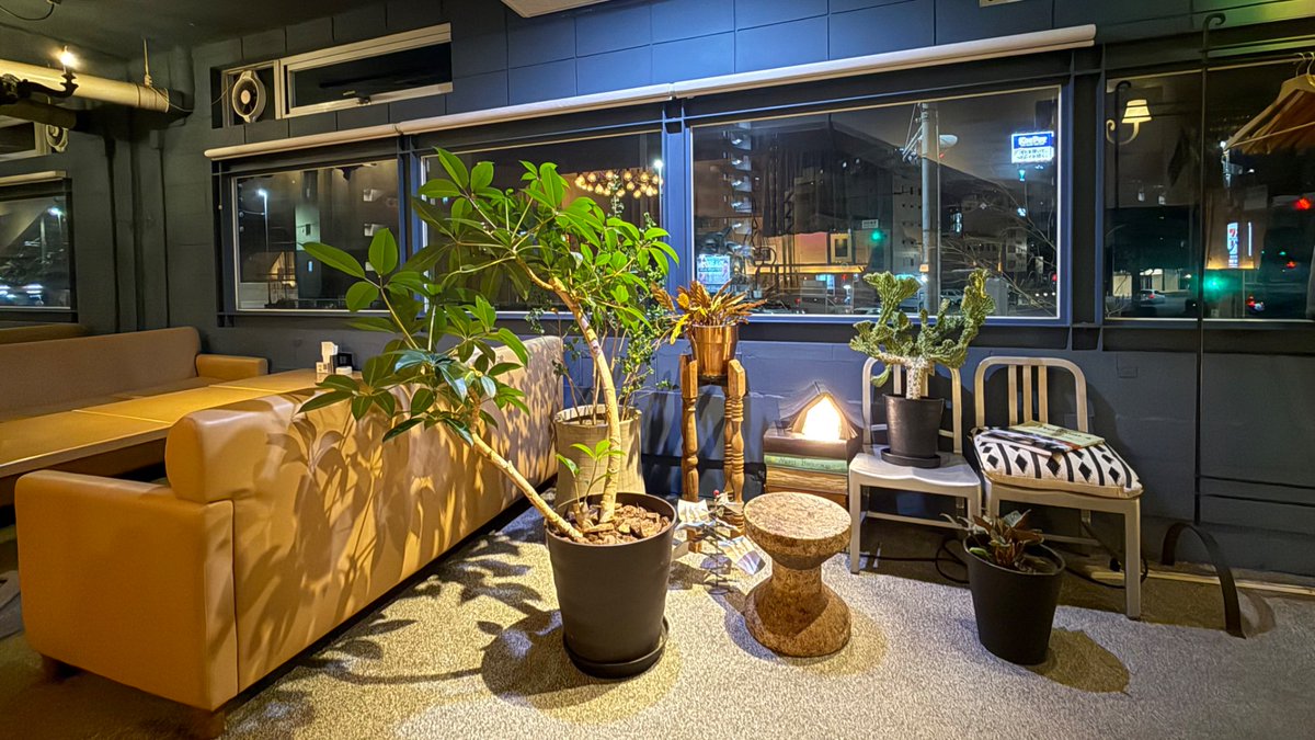 x_fcFree7F's tweet photo. 📍ゴールデンチャイルドカフェ
あったかい灯りと夜カフェ時間☕️🌙ラテもふわふわケーキも最高…🍓

#夜カフェ #カフェ巡り　#カフェ活 
#ゴールデンチャイルドカフェ https://t.co/aiz3G7NHNY