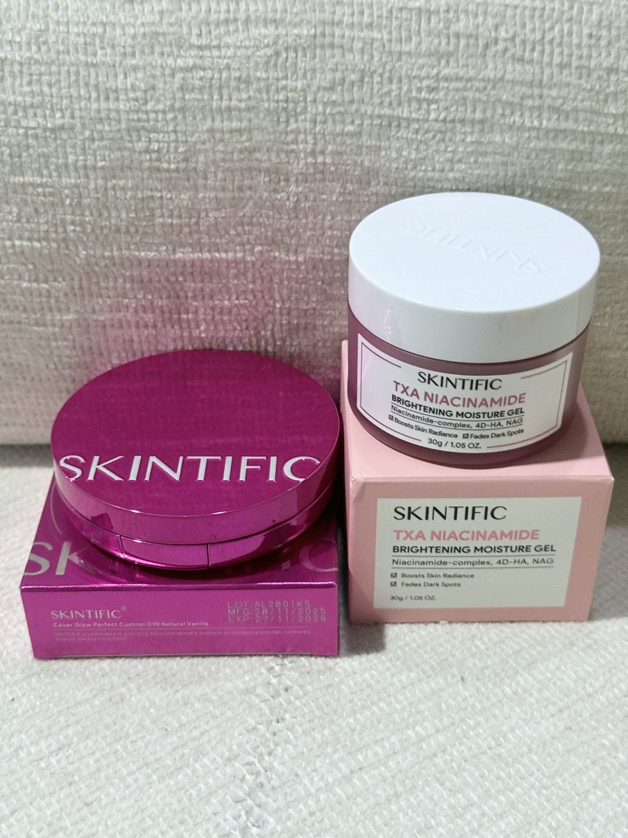 PHJangZ's tweet photo. คุชชั่น skinticfic ตลับชมพูสูตรใหม่ล่าสุด ผิวสวย เป๊ะปัง ตัวนี้เป็น semi glow ใช้แล้วผิวเล่นแสง ยิ่งบำรุงด้วยมอยส์ชมพูผิวไบร์ท ฉ่ำวาว พร้อมไปดูคอนพิ้กซี่สุดๆเลย

 #SKINTIFICxPiXXiE  #SkintificTH https://t.co/S6Yw6vSUOu