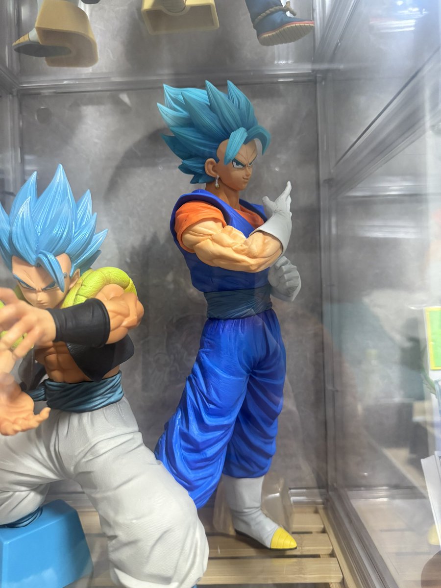 昨日ブラショで発見して購入した ベジットブルーかっこよ