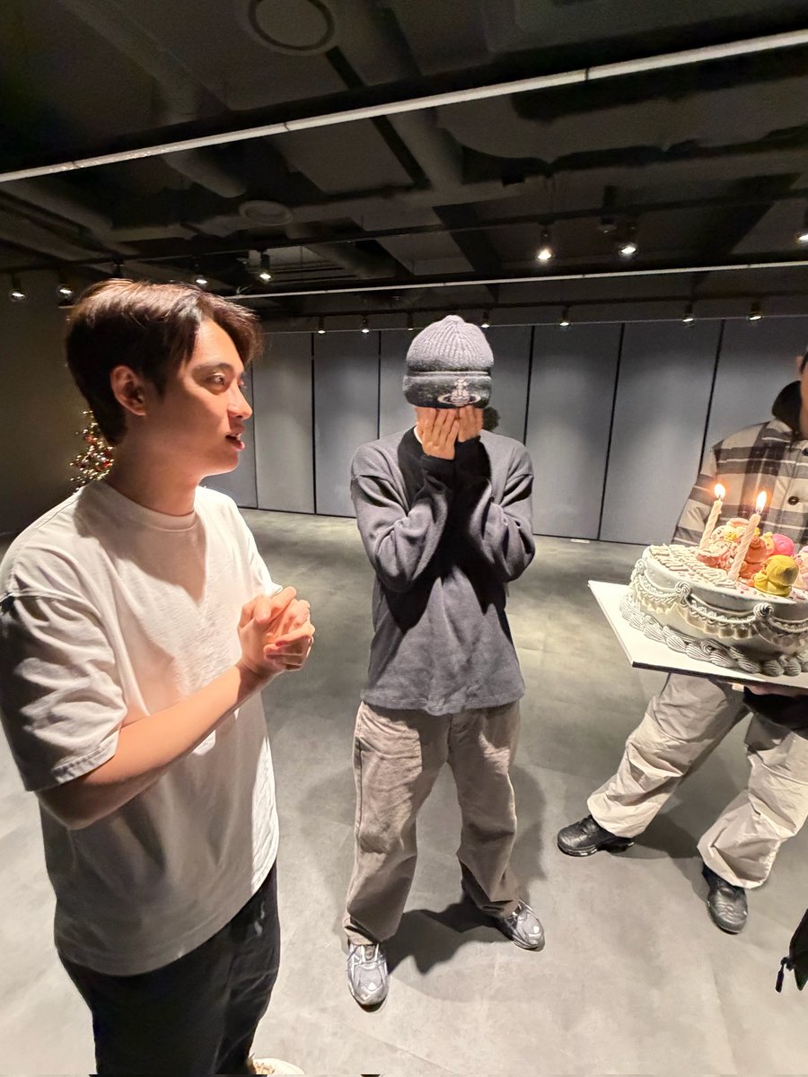 siSUHO's tweet photo. 260118 SUHO 🐰🫧 

“ Crazy(P) ” [P = Positive]

“ Comeback nya besokk ”

“ EXO comeback!!! ”

“ aku udah nungguin hari ini datang ”

“ 😭 ”

“ 📸 ”

“ aku gabisa ambil foto bagus kali ini ”

#SUHO #수호 #김준면 #수호버블 https://t.co/5aI2h3JD8S