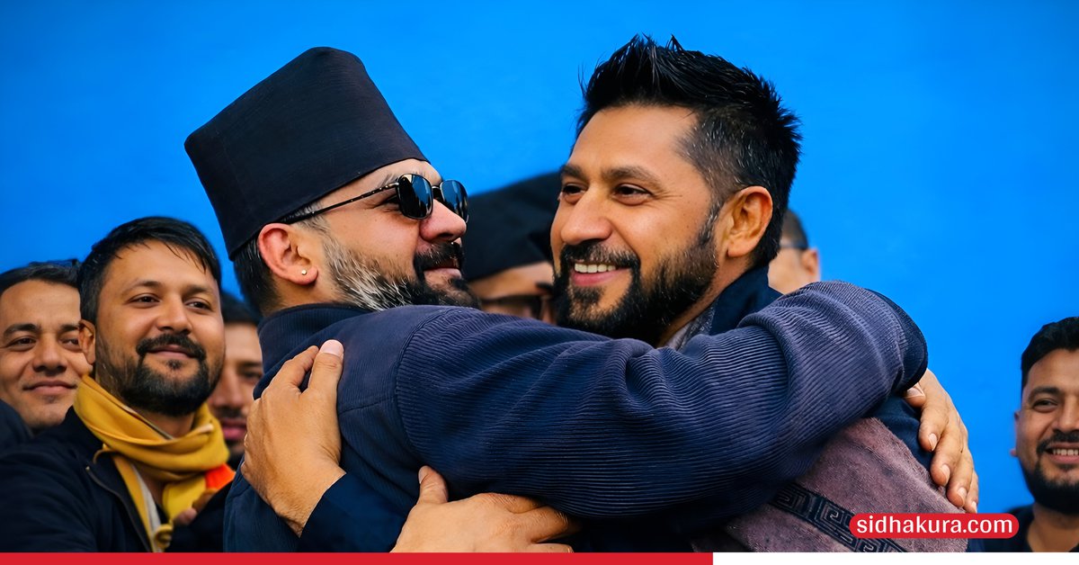 यो अङ्गालो धेरैका लागि नयाँ आशाको शंखनाद होला। कतिपयका लागि खतरनाक चुनौतीको आगमन ! आज रास्वपा मुख्यालयमा घन्टीघरमा <a href="/hamrorabi/">Rabi Lamichhane</a>  &amp; <a href="/ShahBalen/">Balen Shah</a> !