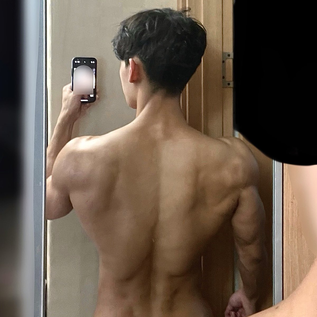 unsg95's tweet photo. 💪

#fit
#gym
#korean 
#physique 
#bodycheck https://t.co/iqyCnrmAmy