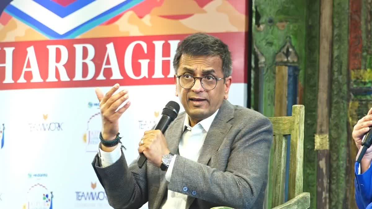 ETVBharatRJ's tweet image. JLF 2026 : पूर्व सीजेआई चंद्रचूड़ बोले- जमानत अपवाद नहीं, नियम होना चाहिए, उमर खालिद मामले में दिया बड़ा बयान 
etvbharat.com/hi/bharat/jaip… 
#dychandrachud #JLF2026 #courts #bail