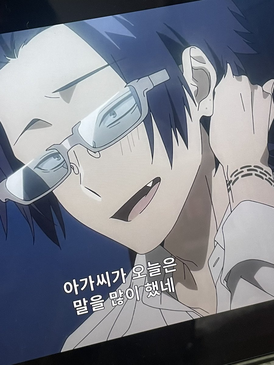 imzero092's tweet image. 제발 누가 안경좀 베껴봐......