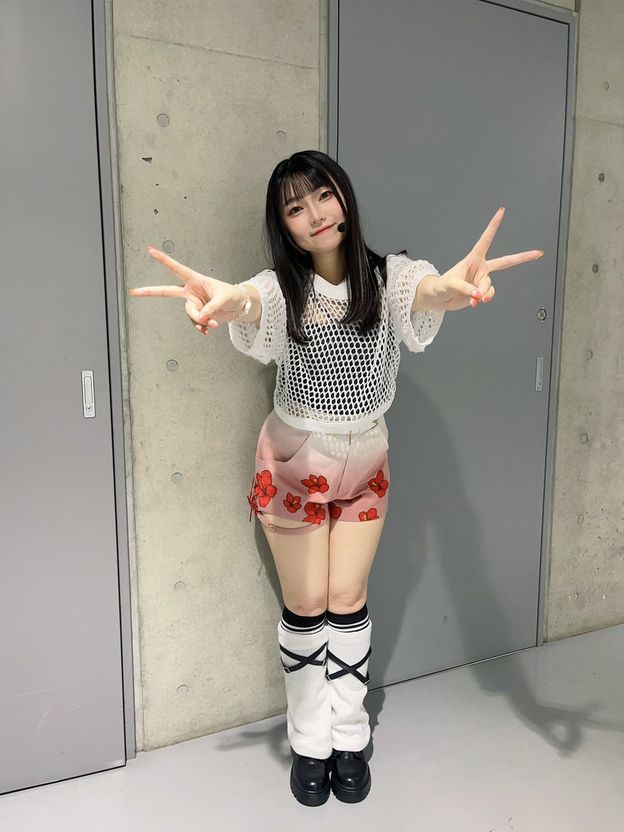 homoto_akina's tweet image. #虹ブンブンビー_day2
ご参加頂いたミツバチの皆さん！
ありがとうございました🌸🐝

SOL de ROSA と Bravo!
いかがでしたか？？

皆が沢山盛り上がってくれて、めちゃくちゃ楽しかったよ💕
トロッコも久しぶりに乗れて、みんなの近くまで行けて、幸せだった☺️

まだまだ #虹ヶ咲…