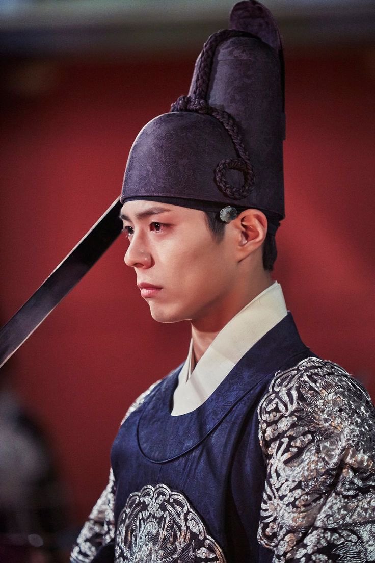 zagummy1's tweet photo. Park Bogum making history as the youngest actor (male&amp;female) to top Gallup Actor of The Year, with highest score for male category (2nd overall). 

9 years has passed and no one is yet to break his record https://t.co/Vvfp0iTcn2