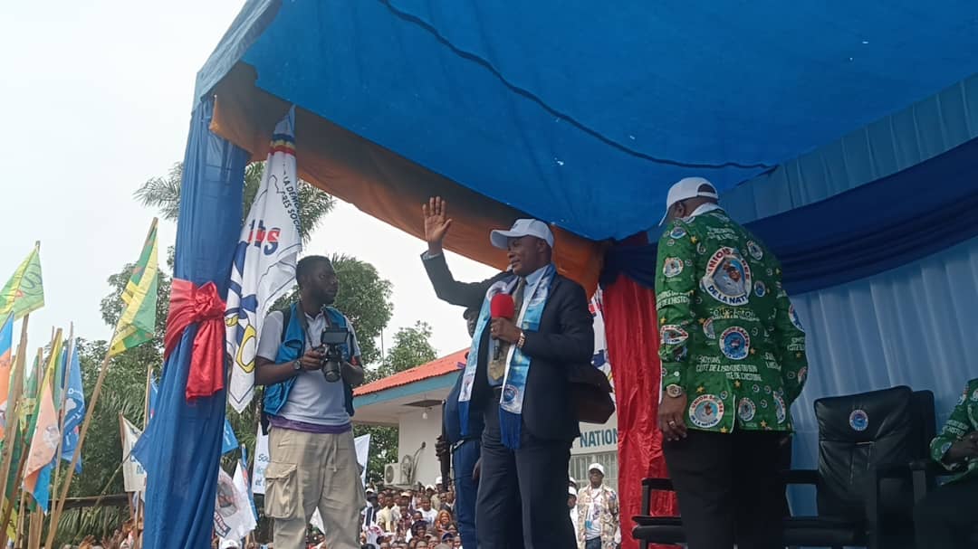 Tshikapa /Sécurité

En séjour à Tshikapa, le vice-ministre Théo Kazadi a appelé la population du Kasaï à une vigilance accrue face à l’agression rwandaise. Il a également invité les habitants à rester attentifs à toute infiltration suspecte,