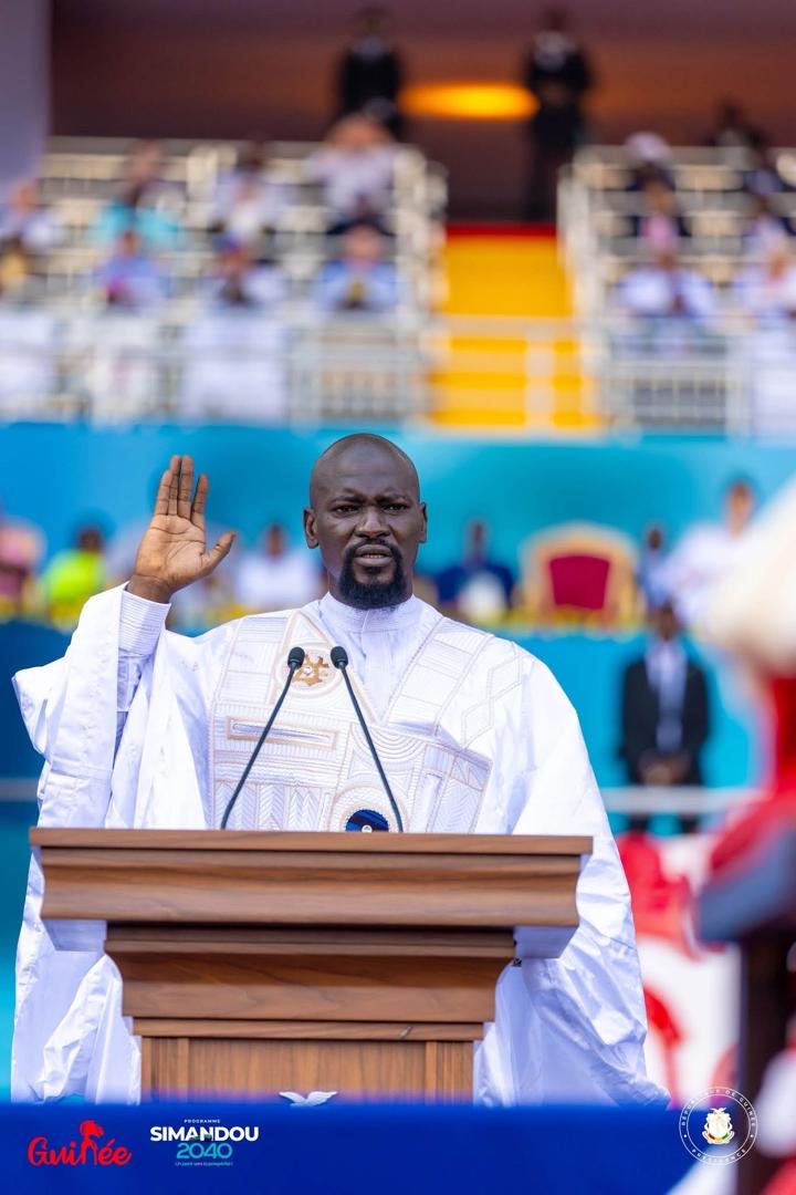 djisanfina's tweet image. « Ce mandat est pour les femmes, parce qu’il n’y a pas de développement
durable sans la pleine participation des femmes. Elles sont la force motrice de
notre économie et de notre société.

C’est pour nos mères qui se battent chaque jour pour nourrir nos familles.
C’est aussi pour…