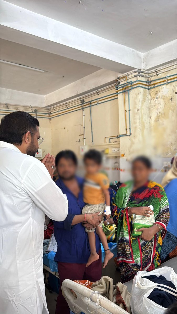 Md_MajidHussain's tweet photo. Distributed Fruits among patients at #Niloufer Hospital and also enquired about their health.
@aimim_national @asadowaisi https://t.co/N8z37skkOm