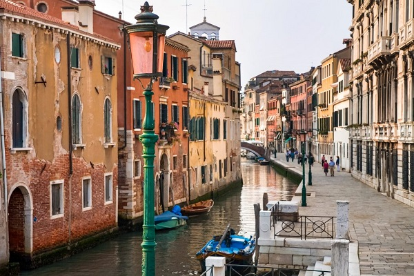 GDevSpace's tweet photo. Venice - Fourth destination 😃 #venice #travel #adventure #wonderfulplace #italy #trip #seyahat #macera #gezilecekyerler #venedik #wheretogo #wonderful #ShareX #support #like #tripadvisor https://t.co/Mw8rzJgli1