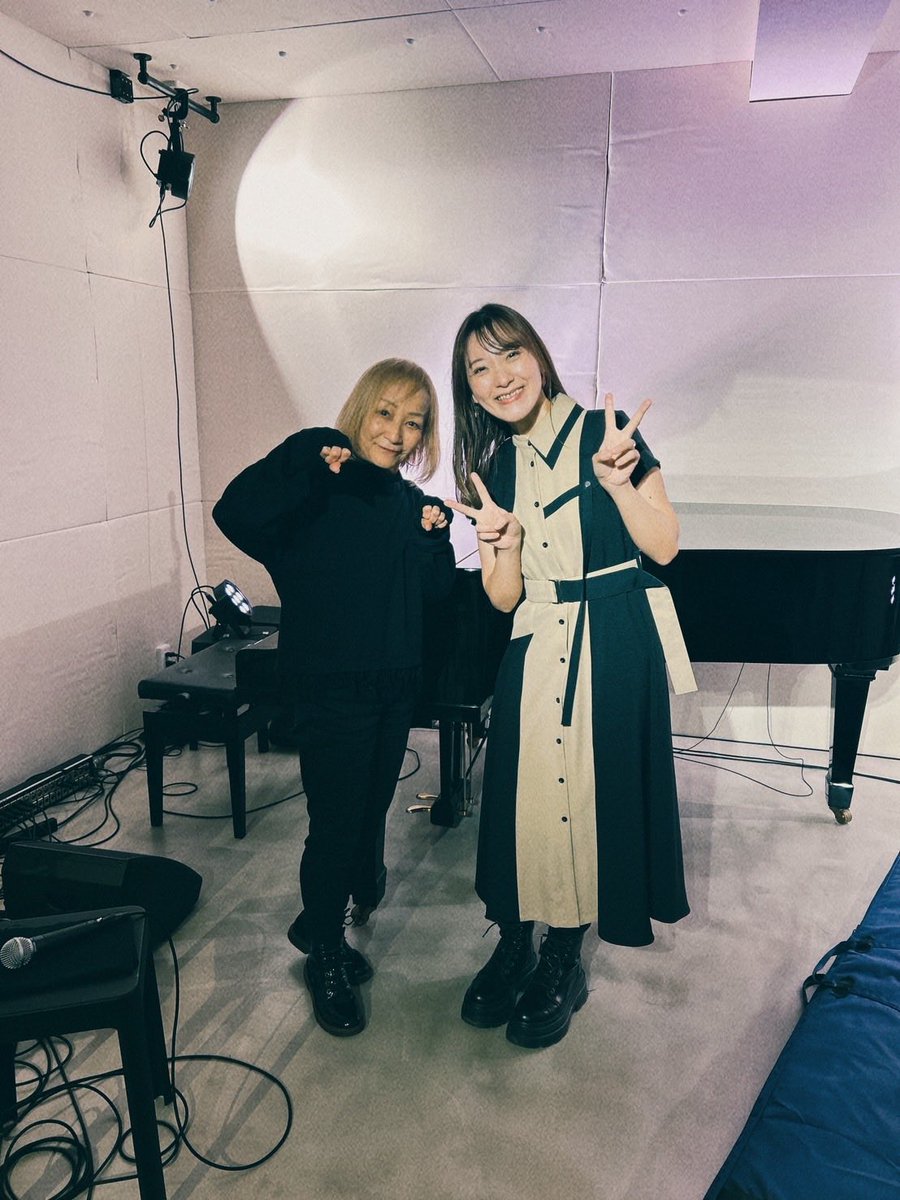 ライブ終わりました。
ご来場の皆様、配信を見て下さる皆様
有難うございました♪♪
ねこ曲を吹いて下さった
フル-トのNOZOMIさんと。