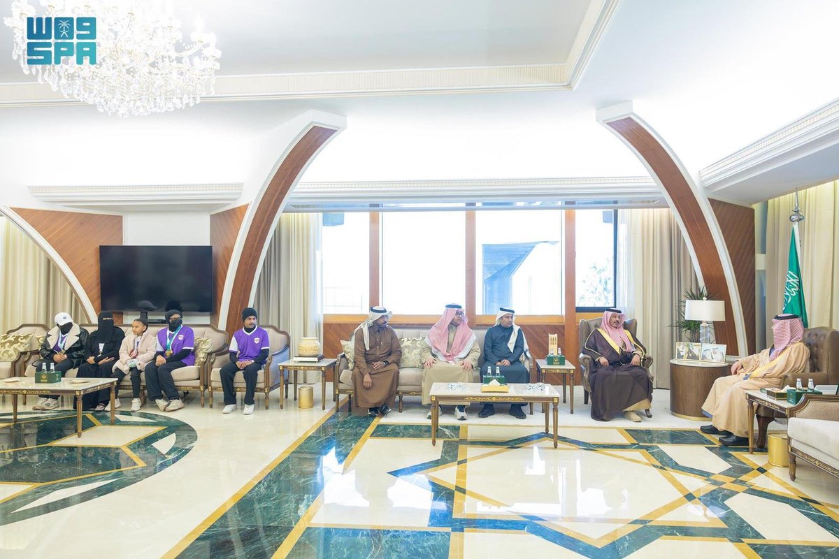 SPAregions's tweet photo. أمير الشرقية يستقبل رئيس مجلس إدارة نادي قرية العليا الرياضي ويُثمِّن إنجازات لاعبي النادي.
https://t.co/km2siRsGAC
#واس https://t.co/f07ugrI9Qf