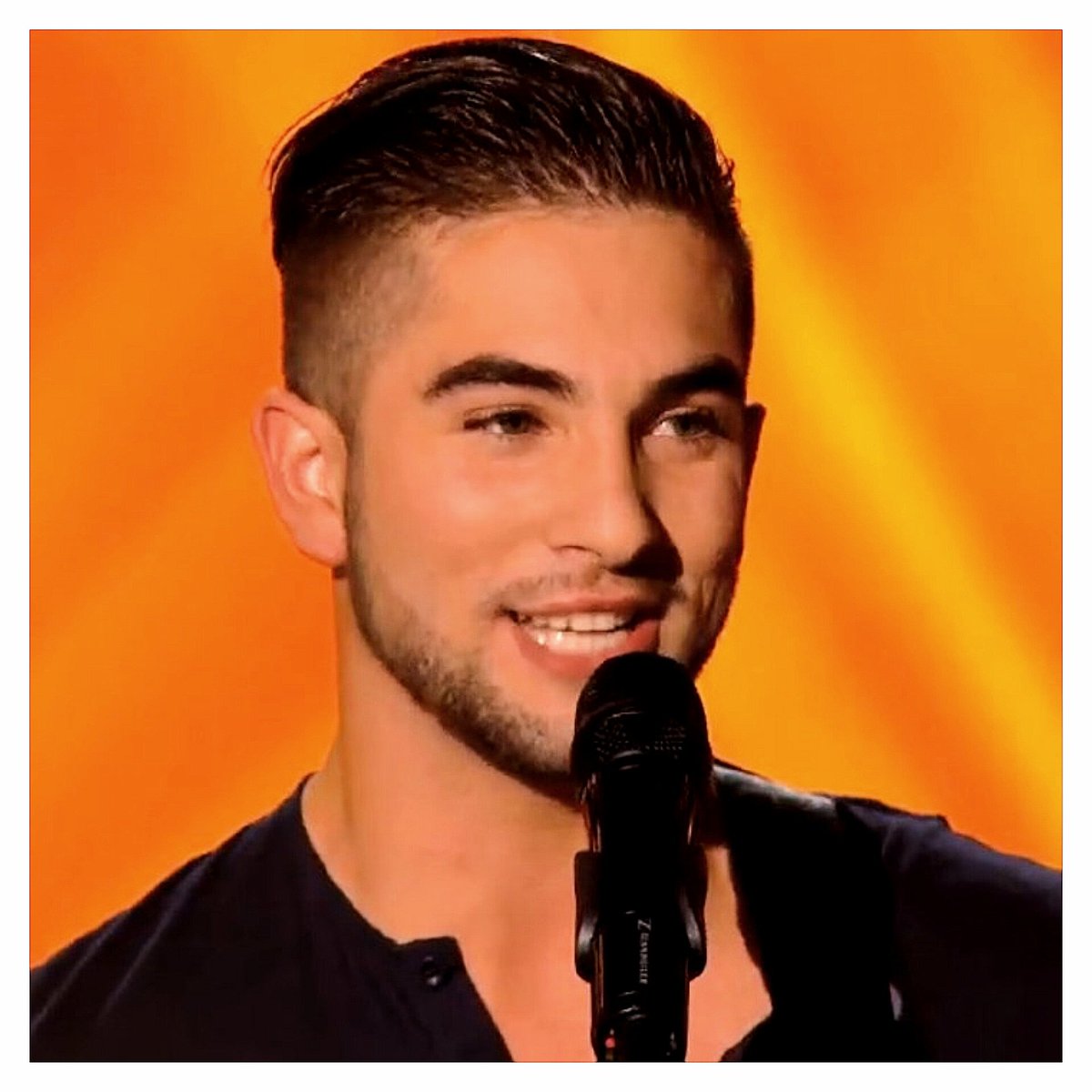 Il y a 12 ans, <a href="/GIRACKENDJI/">Kendji Girac</a> faisait ses premiers pas à la télévision lors de  la "3ème saison" de The Voice. 
En reprenant le titre "Bella", quel parcours incroyable déjà...
Tellement hâte de fêter "NOS 10 ANS" cette tournée anniversaire qui nul doute sera inoubliable. 
Merci ❤️