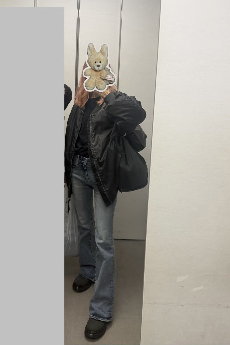 Shiro_ao3's tweet image. 地元で半額で買ったブルゾンがお気に入り

#服 #日常 #日常垢