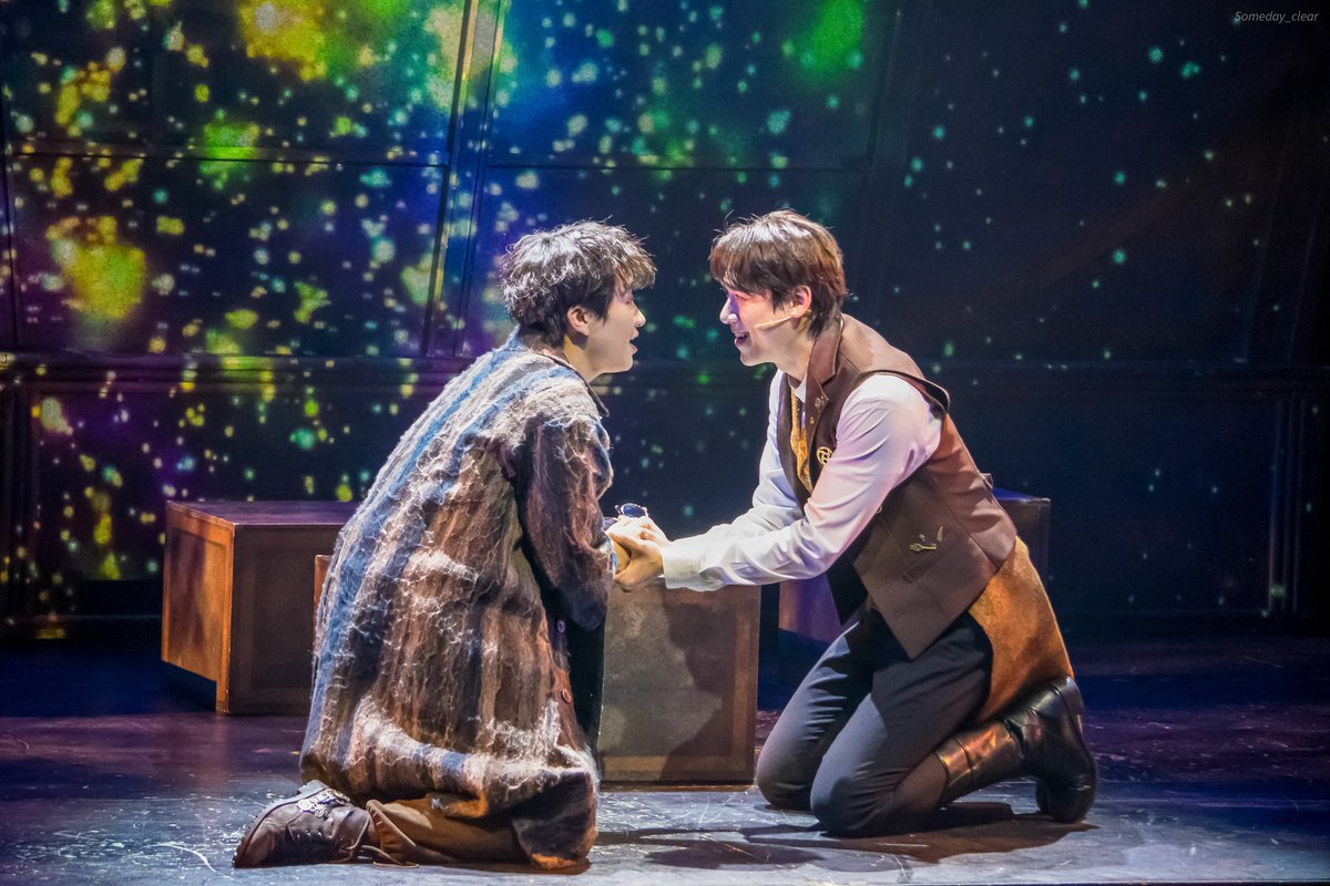 260118 뮤지컬 은하철도의 밤 : 스페셜커튼콜 :)

안지환 배우님
윤승우 배우님 :)

별을 향해 소원을 빌어.
내 사랑하는 친구와 함께