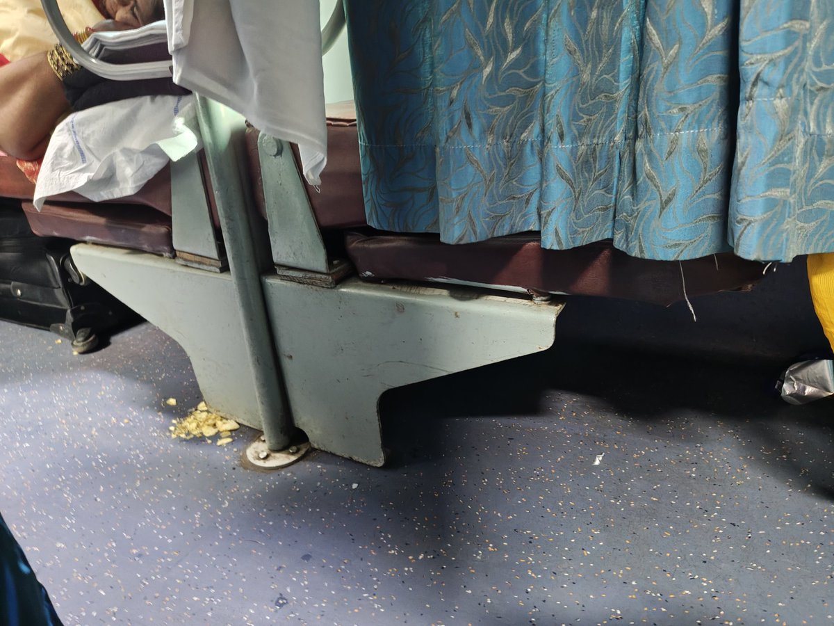 BMonu2's tweet image. This is the reality under train seats—used tissues, plastic bottles, and waste lying unattended.
Cleanliness is not optional, it’s basic dignity.
Why is no one responsible for regular checks and cleaning?
@RailwaySeva @RailMinIndia
#CleanTrains #RailwayNeglect #PublicHygiene