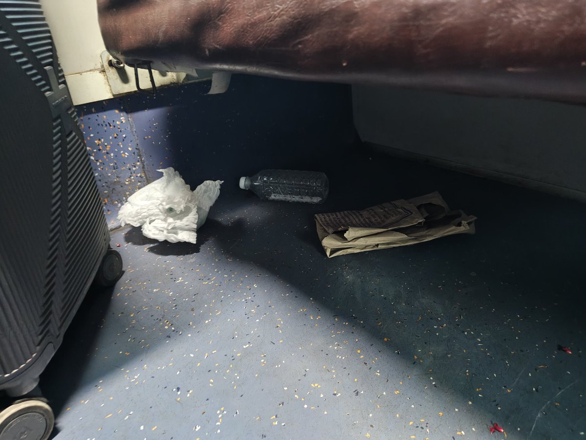 BMonu2's tweet image. This is the reality under train seats—used tissues, plastic bottles, and waste lying unattended.
Cleanliness is not optional, it’s basic dignity.
Why is no one responsible for regular checks and cleaning?
@RailwaySeva @RailMinIndia
#CleanTrains #RailwayNeglect #PublicHygiene