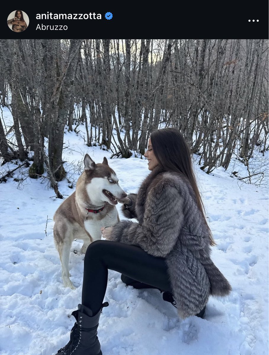 Lui che fotografa le due Ninni sulla neve😭 piangiamo insieme
#jonita