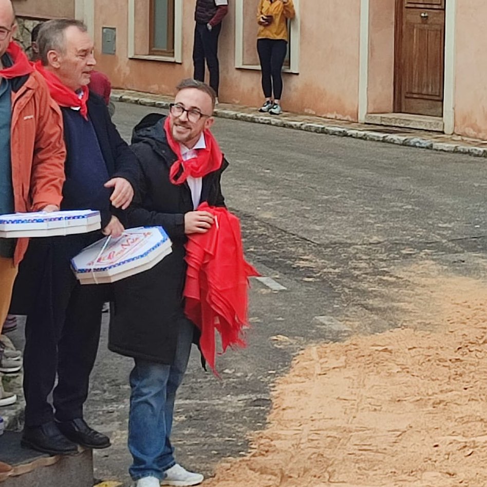 psoeandratx's tweet photo. 🔥Aquest cap de setmana participam a la celebració de Sant Antoni i volem agrair la participació de totes les persones i col·lectius que fan possible aquesta festa tan arrelada al nostre poble.

👹Visca Sant Antoni!

#SantAntoni #Andratx #PSIBPSOE https://t.co/JU3t2wInja