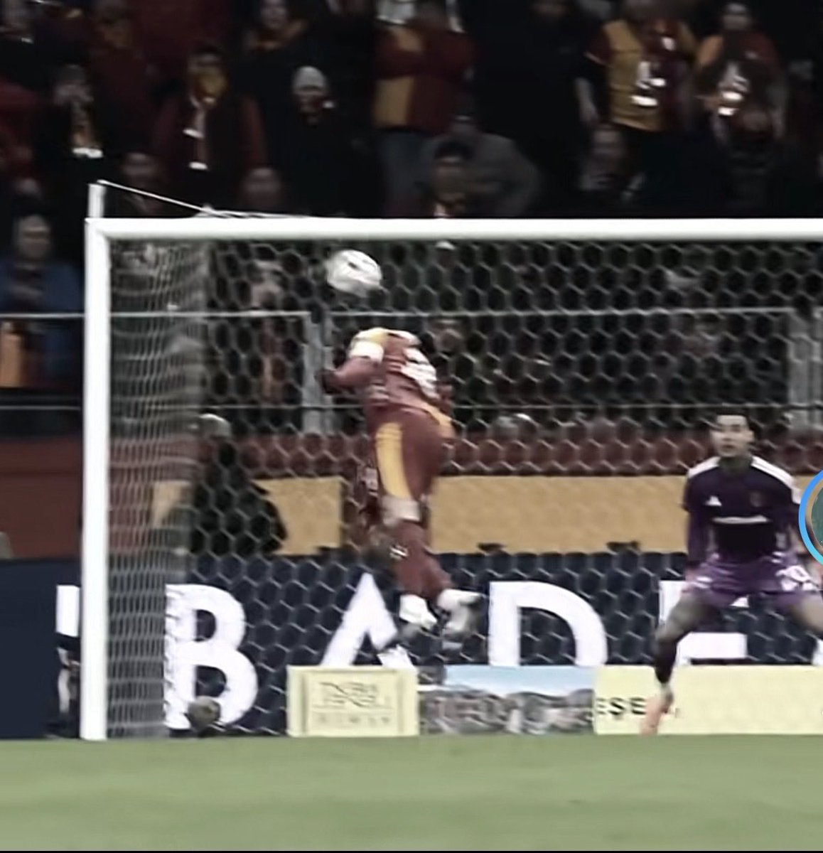 Maç şuralarda 0-0’dı.  Verin abi 5 milyondan 2 yıllık sözleşmeyi verin. Rezilliklerinizin üstüne yakışır bir tüy dikmiş olursunuz