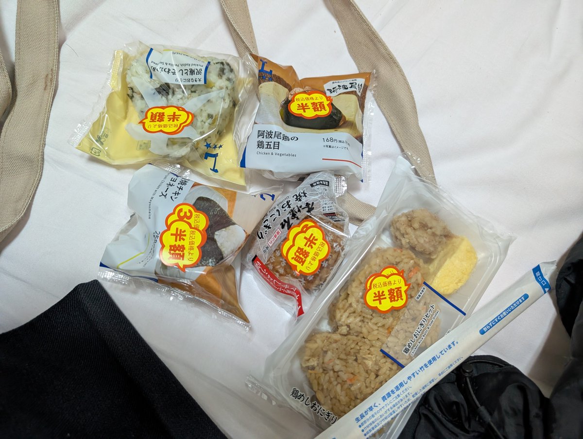 写真は大阪最後の食事。
明日月曜日、大阪撤収です。土曜日、ATCで喋って頂いた方、ありがとうございました。
３月もひらかたかなんばのどちらかに来たいと夢みています。