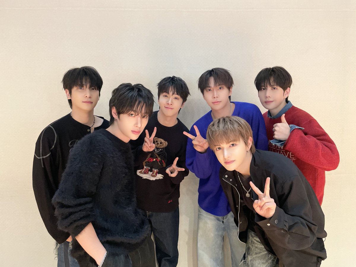 BAE173_official's tweet image. [📸]

기분 좋은 꿈을 꾸는 밤, 되세요🫶🏻

#BAE173 #비에이이173
#TurnedUp
#NEWCHAPTER_DESEAR