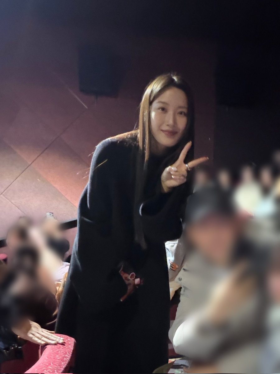 Comma_78's tweet image. 교환님과 가영님 ~.~
같이 사진 찍었어요 우하하!!
교환님께 선물도 받았다는 ╥﹏╥