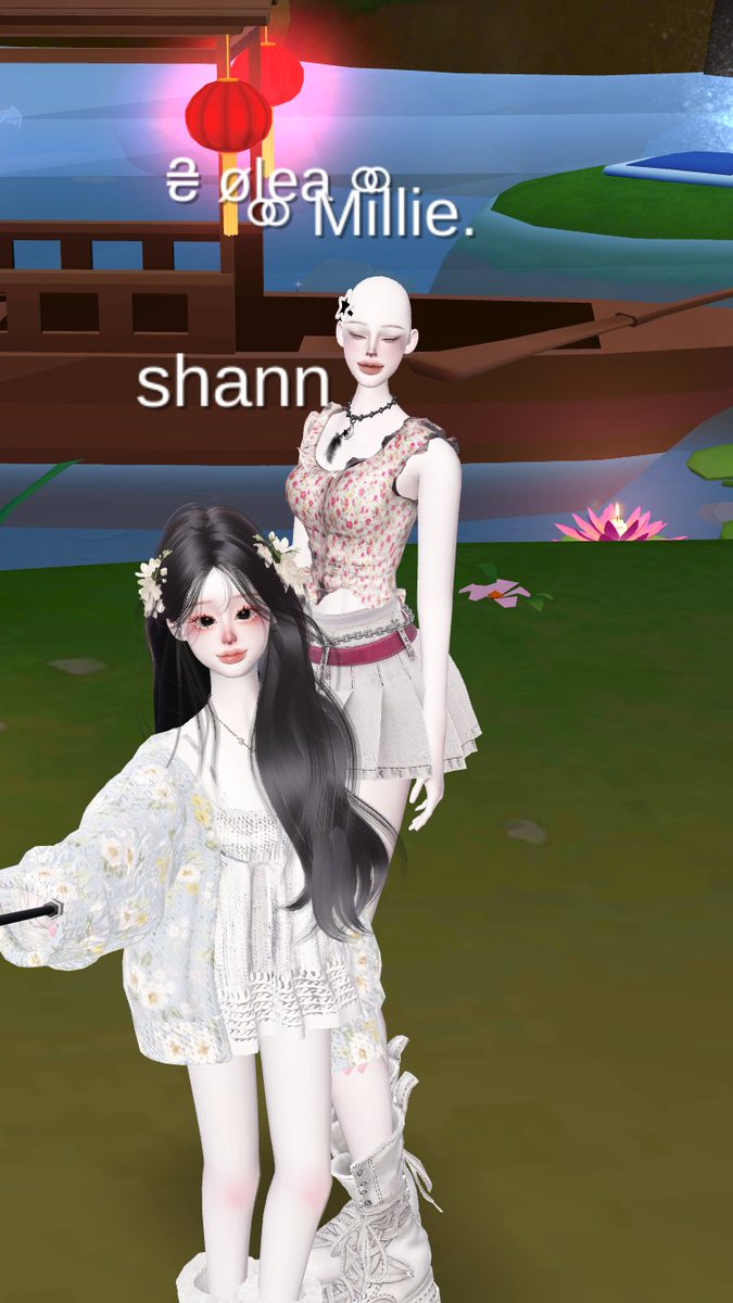 ouoleng's tweet image. bsama lil swan @syluskitties &amp;amp;&amp;amp; miwil GEDE @pureescent 😋🤭🩷🫰🏼💐💐