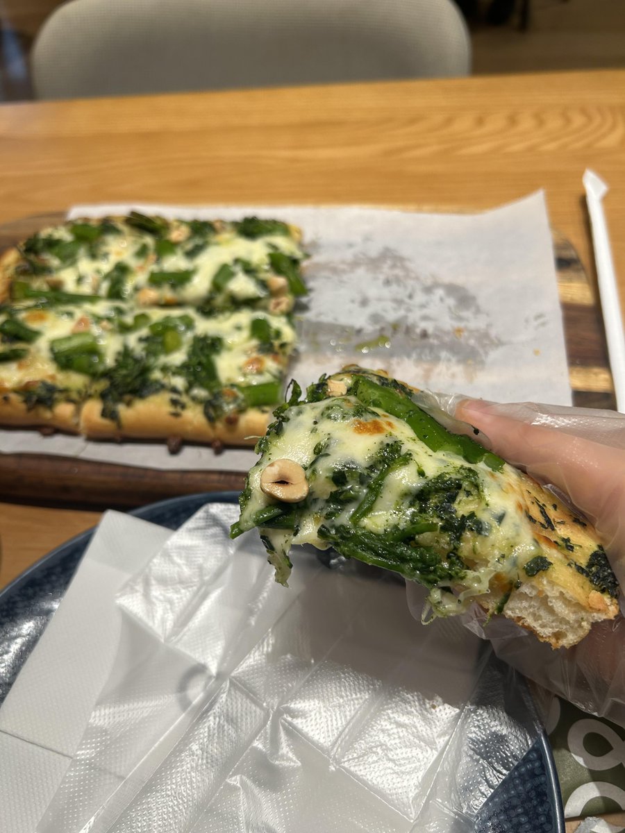 java_sugihadi's tweet image. Soft afternoons, expensive bites 🌿🍽️