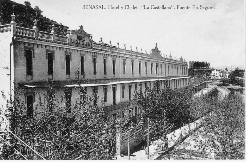 benassalencant's tweet photo. Haveu pensat mai en fer un breu viatge en el temps? Anar a la "Belle Époque" de finals del s. XIX i descobrir una arquitectura modernista única a l'interior de Castelló? Vingueu a la Font d'En Segures!
#Benassal #belleepoque #fontdensegures https://t.co/hJlrey6gQl
