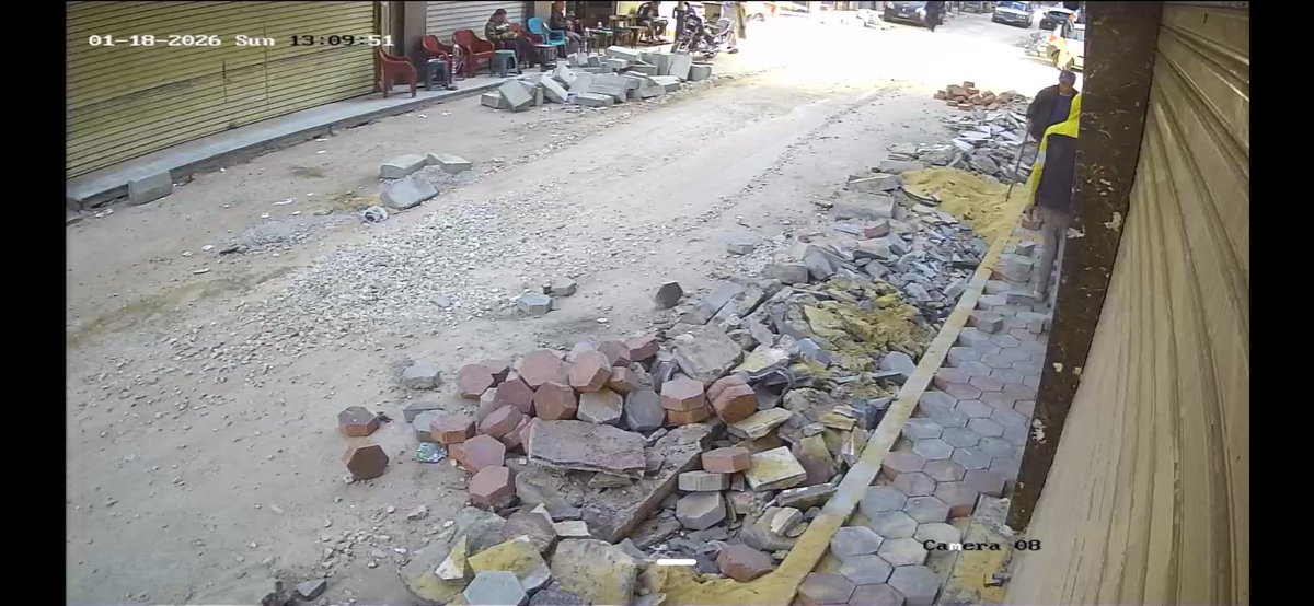 منتهي الغباء تكسير عتبه محلنا الرخام   وعمل هذا المنظر القبيح