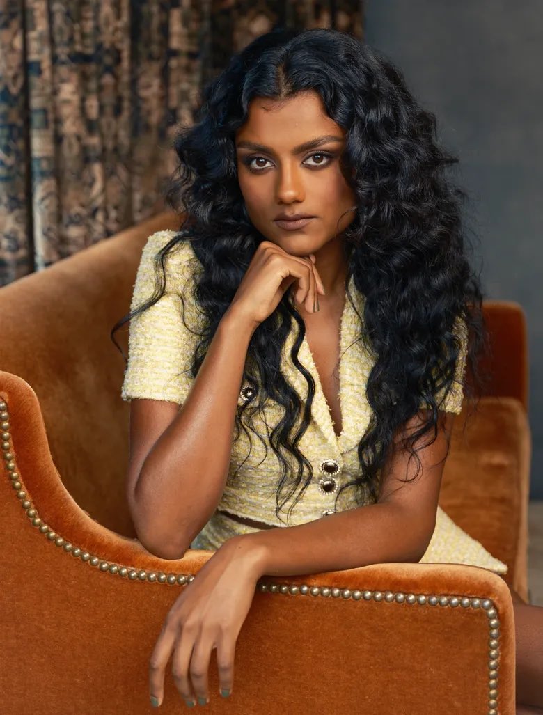 yerinhasource's tweet image. Yerin Ha told TIME magazine she wanted to send Simone Ashley a DM on Instagram after getting the role of Sophie Baek!

“I’m quite intro­ver­ted, so I was like, she’s not going to know who I am.” 

However, Simone messaged her first.

“She said, ‘I’m here for you if you need.’”