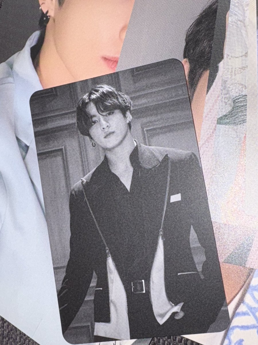 300円で買ったんだけど、FC限定のポストカードとトレカが入ってた